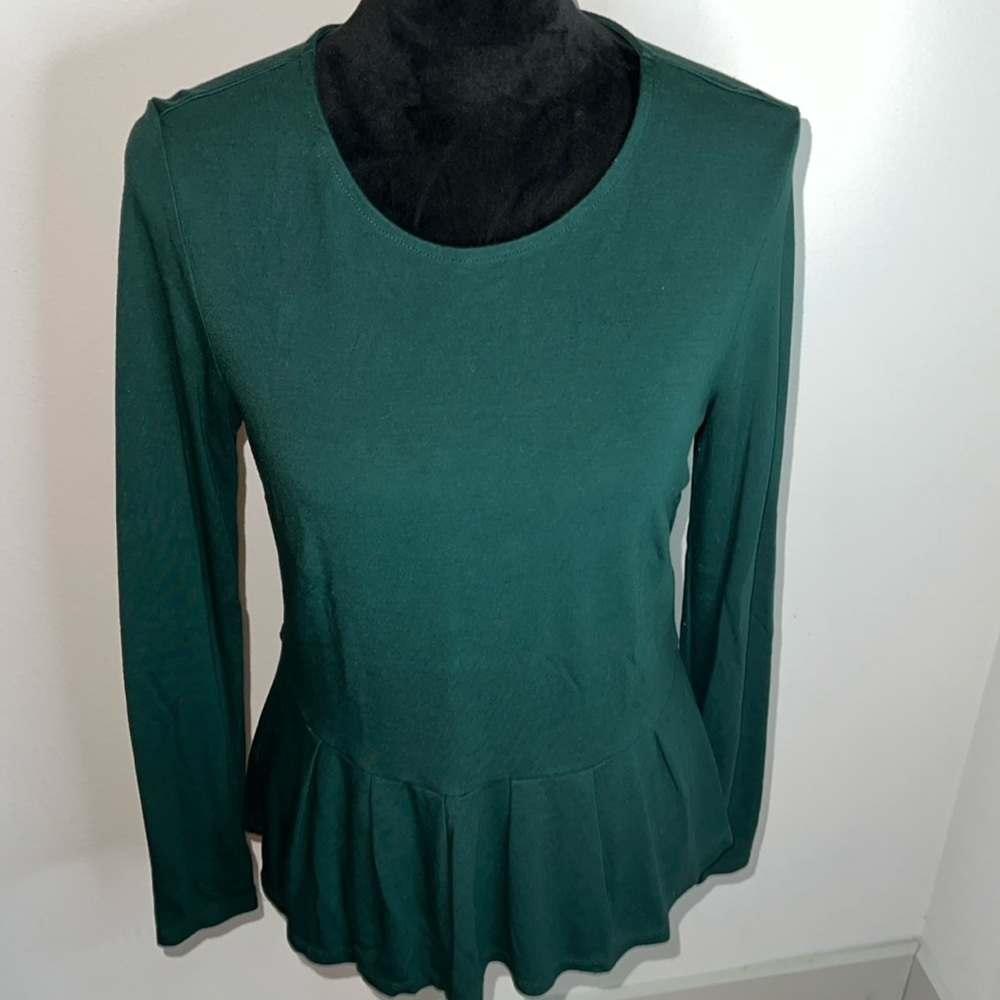 Ann Taylor forest Green long sleeves pleated bottom round neckline Sz M
